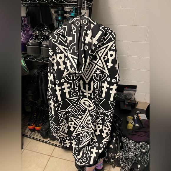 Discontinued killstar long hoodie XS.Barley worn. No holes or tears - Picture 2 of 2